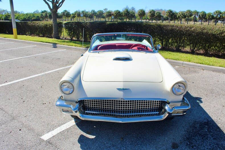 1957 Ford Thunderbird