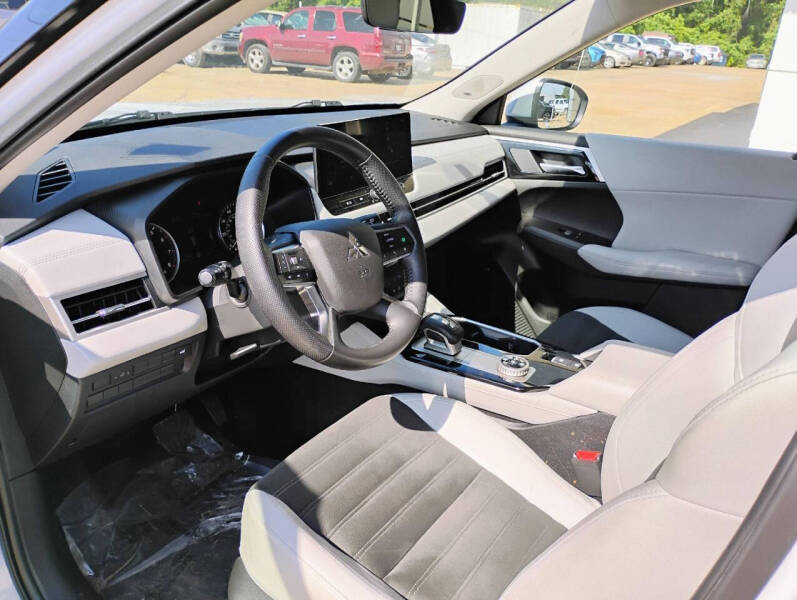 2025 Mitsubishi Outlander SE