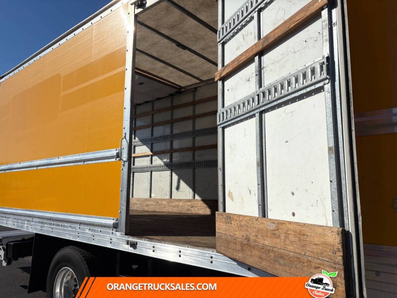 2019 Freightliner M2 106