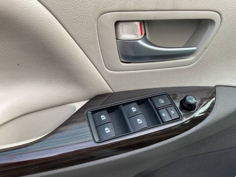 2015 Toyota Sienna XLE Premium 8-Passenger