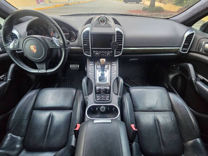 2013 Porsche Cayenne GTS