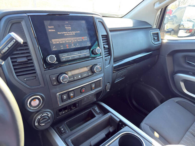 2024 Nissan Titan XD SV