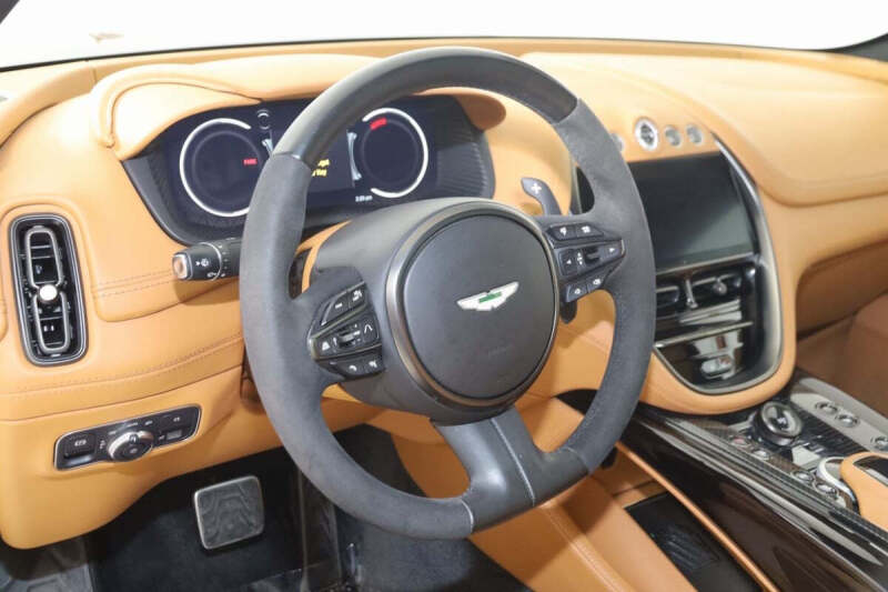 2023 Aston Martin DBX 707
