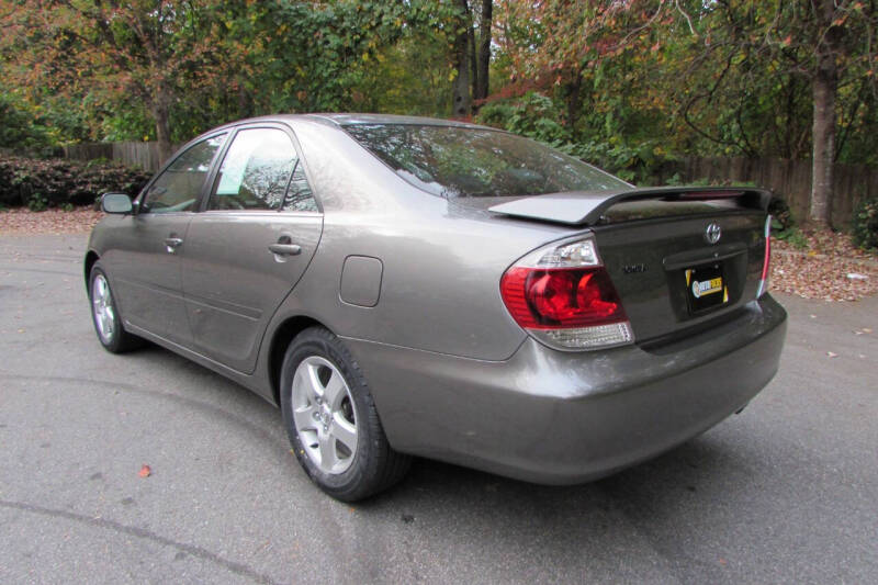 2005 Toyota Camry SE photo 4