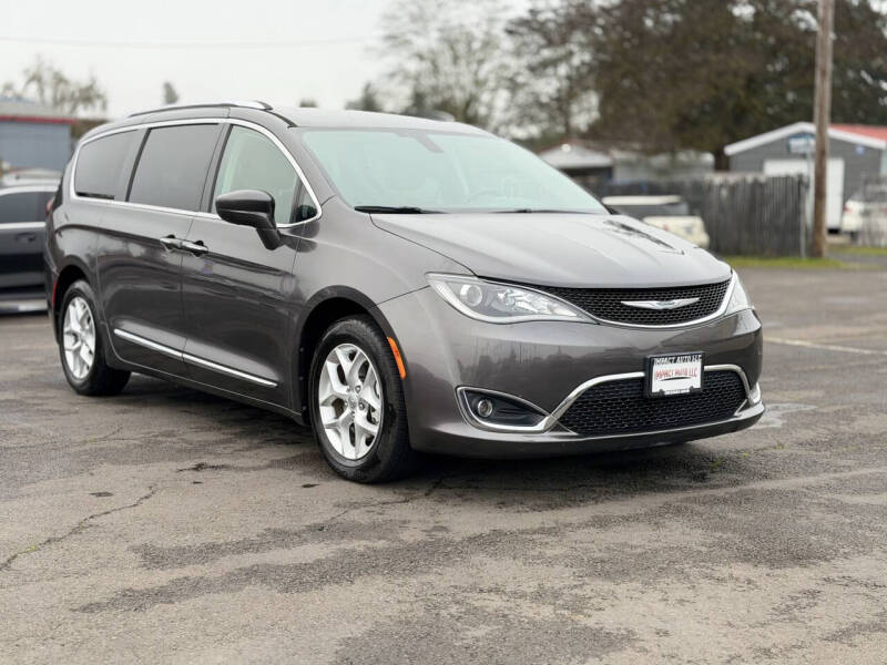 2017 Chrysler Pacifica Touring-L Plus