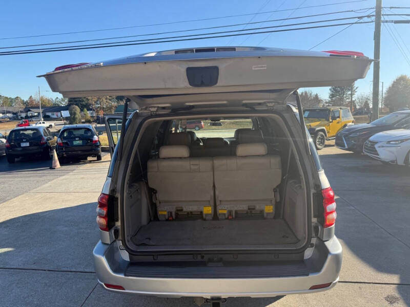 2004 Toyota Sequoia SR5