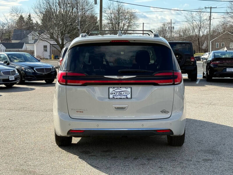 2021 Chrysler Pacifica Touring photo 12