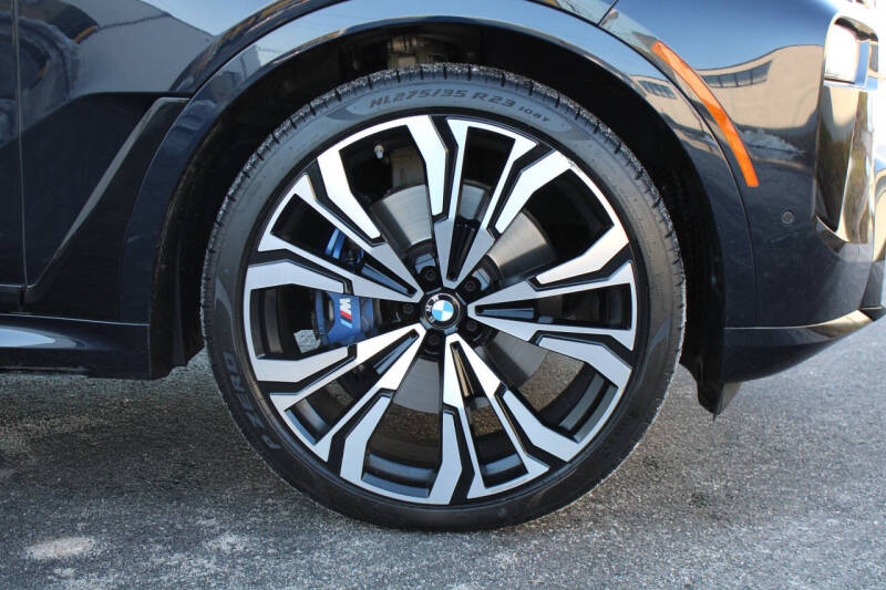 2023 BMW X7 M60i