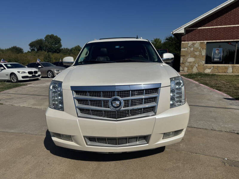 2011 Cadillac Escalade ESV Platinum Edition photo 3