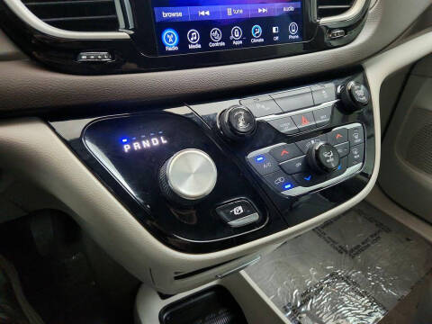 2017 Chrysler Pacifica Touring-L