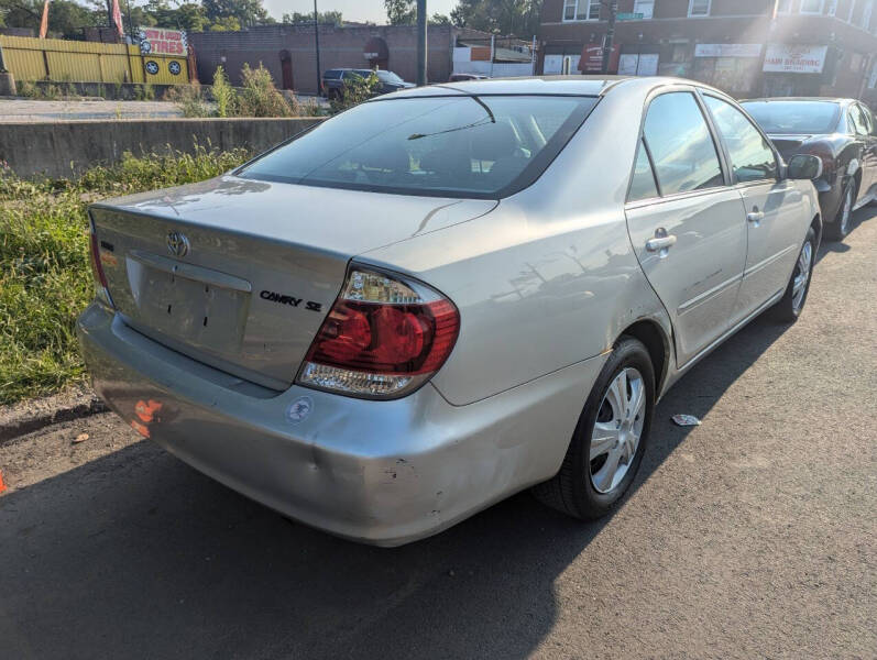 2005 Toyota Camry SE photo 4