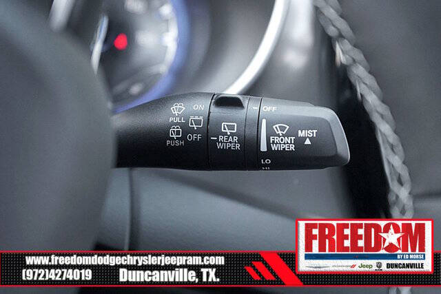 2025 Chrysler Voyager LX