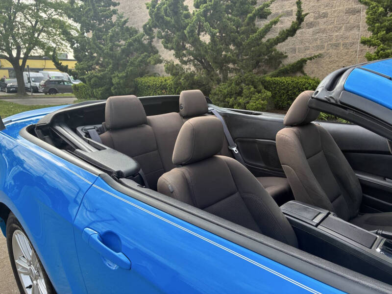 2011 Ford Mustang V6