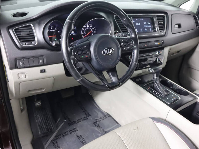 2017 Kia Sedona LX