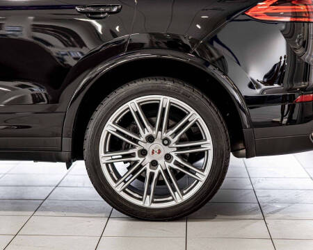 2017 Porsche Cayenne Platinum Edition