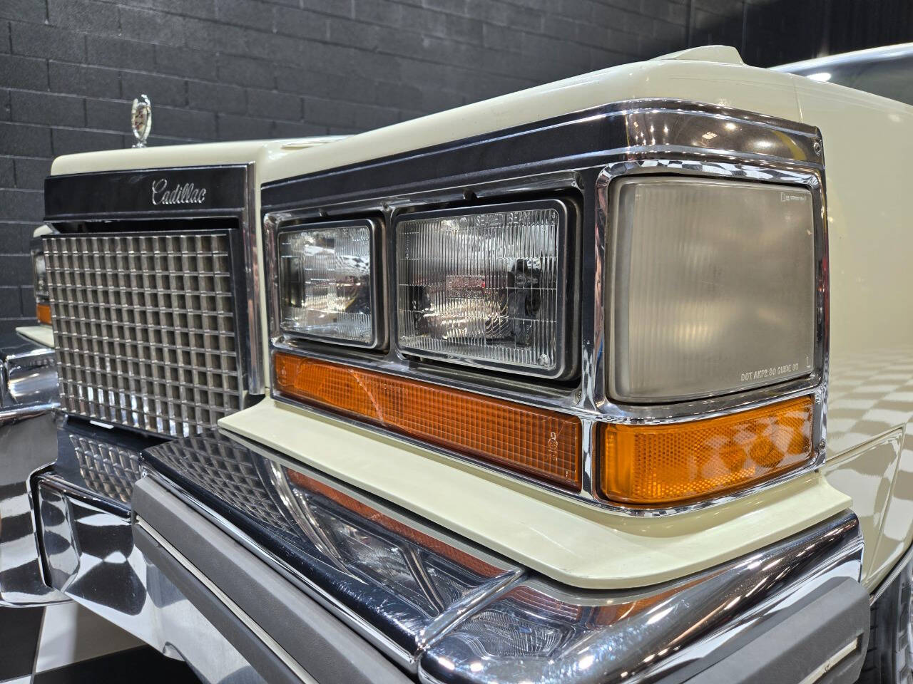 1981 Cadillac Fleetwood Brougham 18