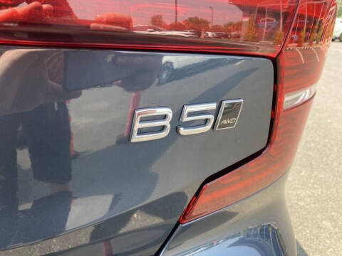 2024 Volvo S60 B5 Core Dark Theme