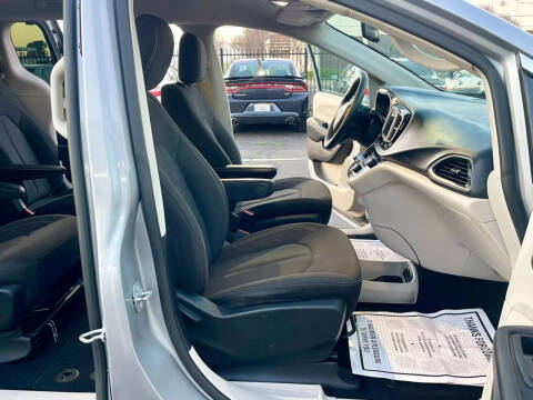 2020 Chrysler Voyager LX