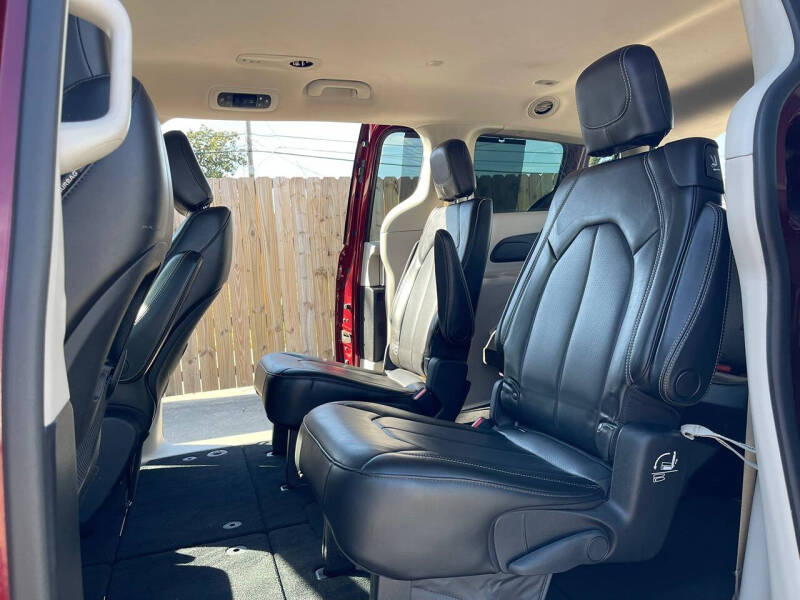 2021 Chrysler Voyager LXi