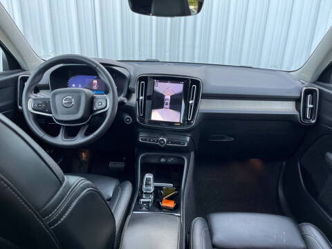2023 Volvo XC40 B5 Plus Bright Theme