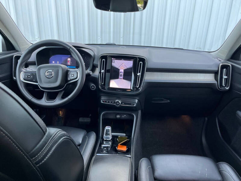 2023 Volvo XC40 B5 Plus Bright Theme