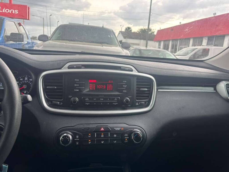 2017 Kia Sorento LX