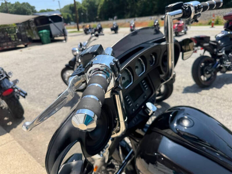 2017 Harley-Davidson FLHX -