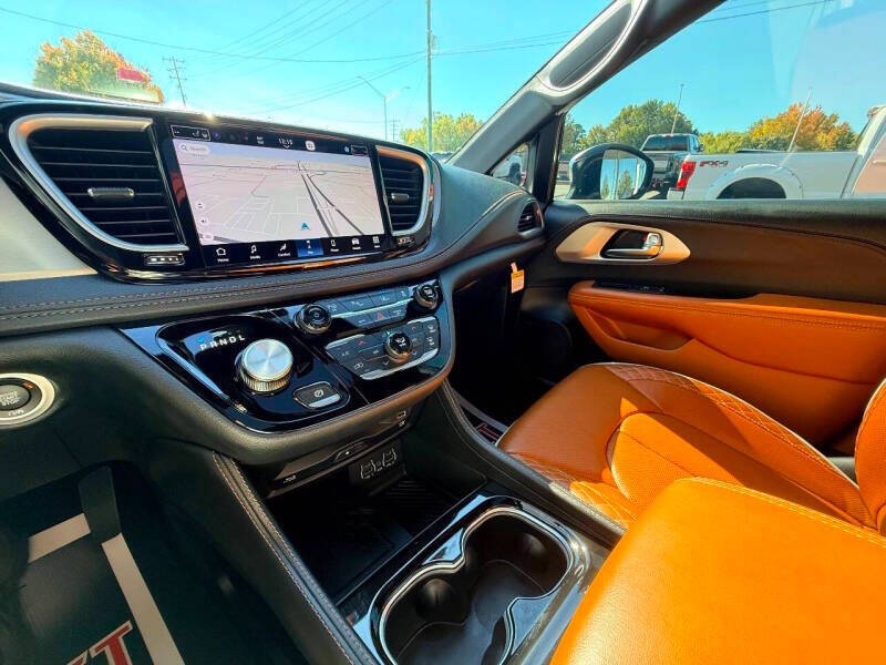 2025 Chrysler Pacifica Plug-In Hybrid Pinnacle