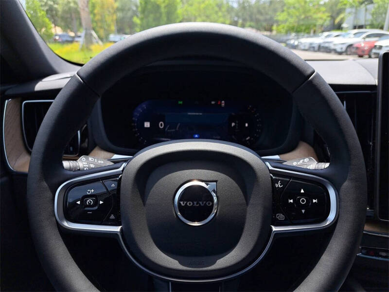 2026 Volvo XC60 B5 Plus