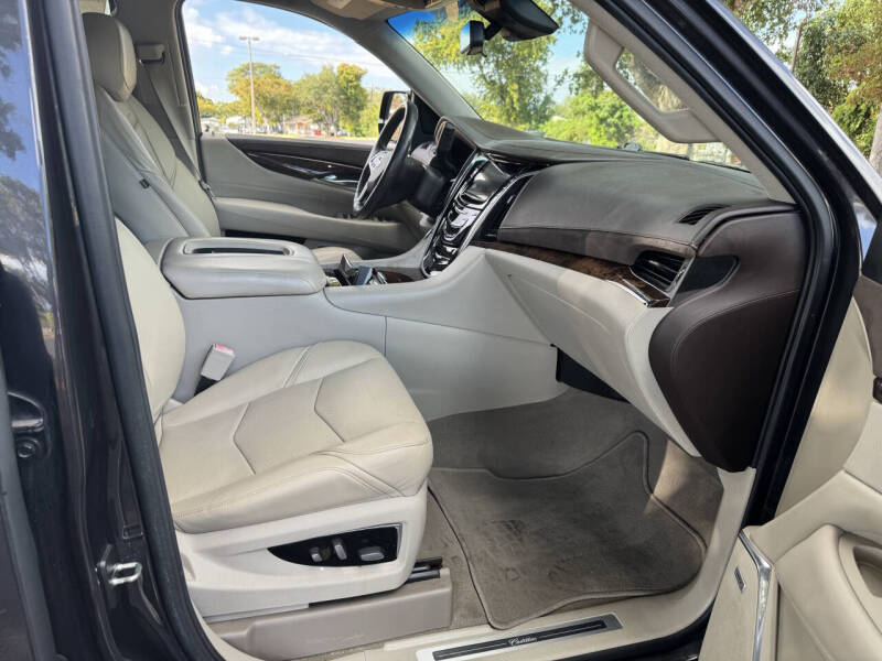 2017 Cadillac Escalade ESV Luxury