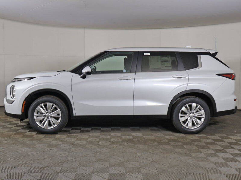 2026 Mitsubishi Outlander ES
