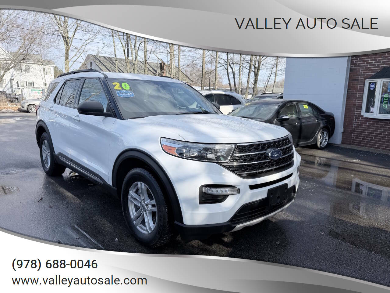 White 2020 Ford Explorer XLT AWD XLT 4dr SUV 1