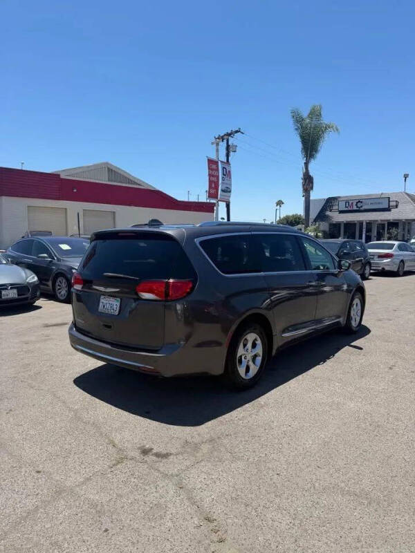 2017 Chrysler Pacifica Touring-L Plus