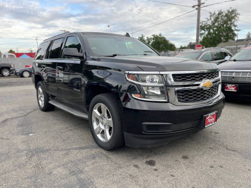 2015 Chevrolet Tahoe LT photo 2