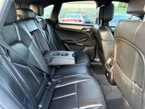 2015 Porsche Macan Turbo