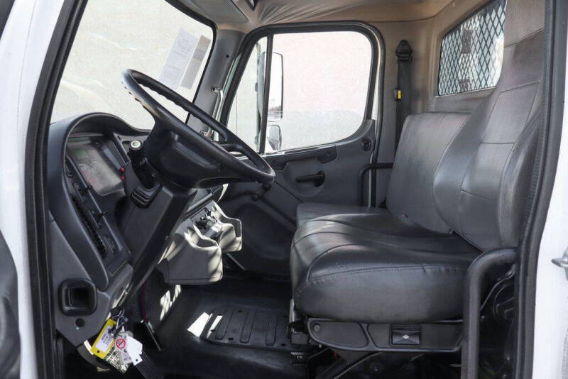 2019 Freightliner M2 106