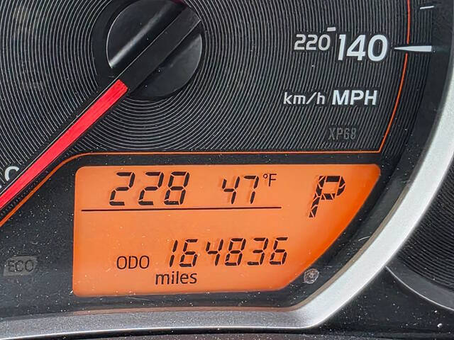 2012 Toyota Yaris 5-Door LE