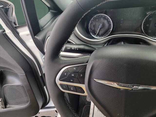 2026 Chrysler Voyager LX