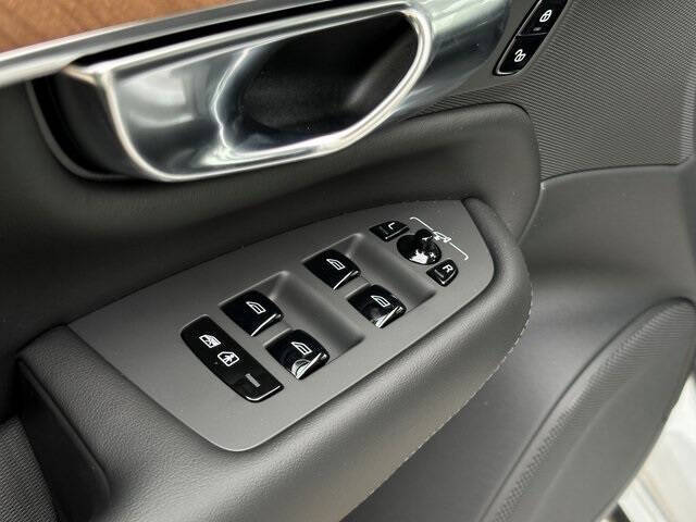 2025 Volvo XC90 T8 Plus Bright Theme 7P