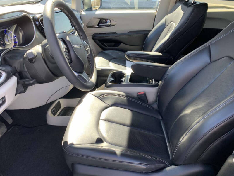 2023 Chrysler Pacifica Plug-In Hybrid Touring L