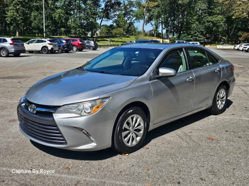 2017 Toyota Camry LE's photo