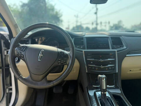 2014 Lincoln MKS