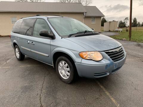 2006 Chrysler Town and Country for sale at TRAVIS AUTOMOTIVE in Corryton TN