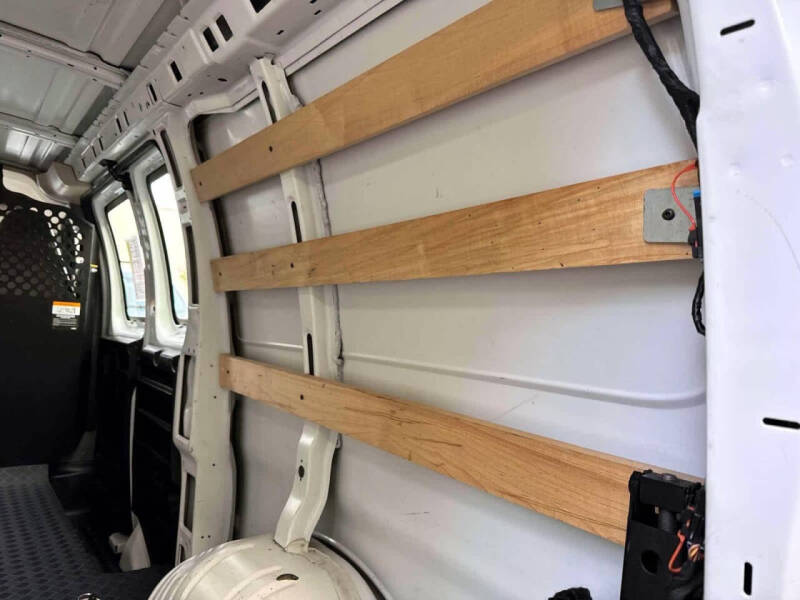 2023 GMC Savana 2500