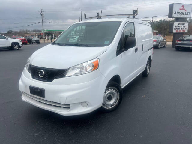 Nissan NV200's photo