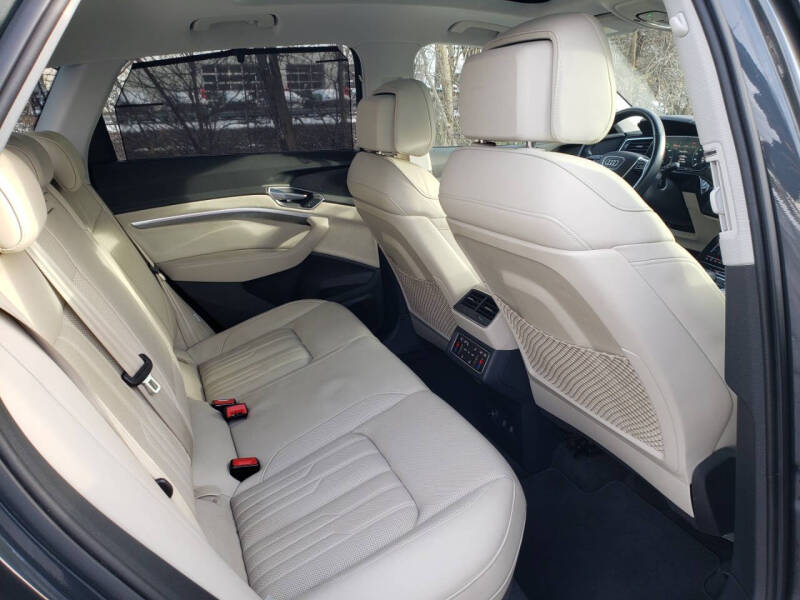 2019 Audi e-tron quattro Prestige