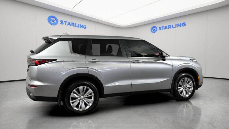 2025 Mitsubishi Outlander ES