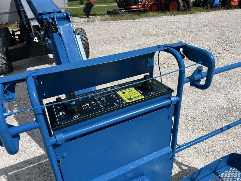 2017 Genie 65' Manlift