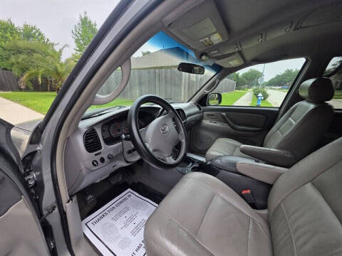 2004 Toyota Sequoia SR5