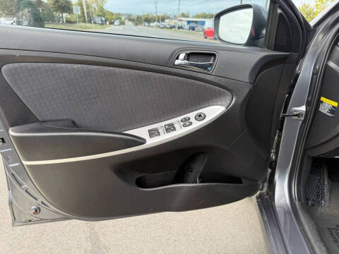 2012 Hyundai Accent SE